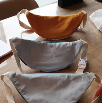 Trois prototypes de sac banane sur la table